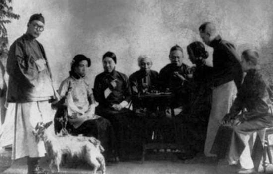 伟人 在南开中学.jpg